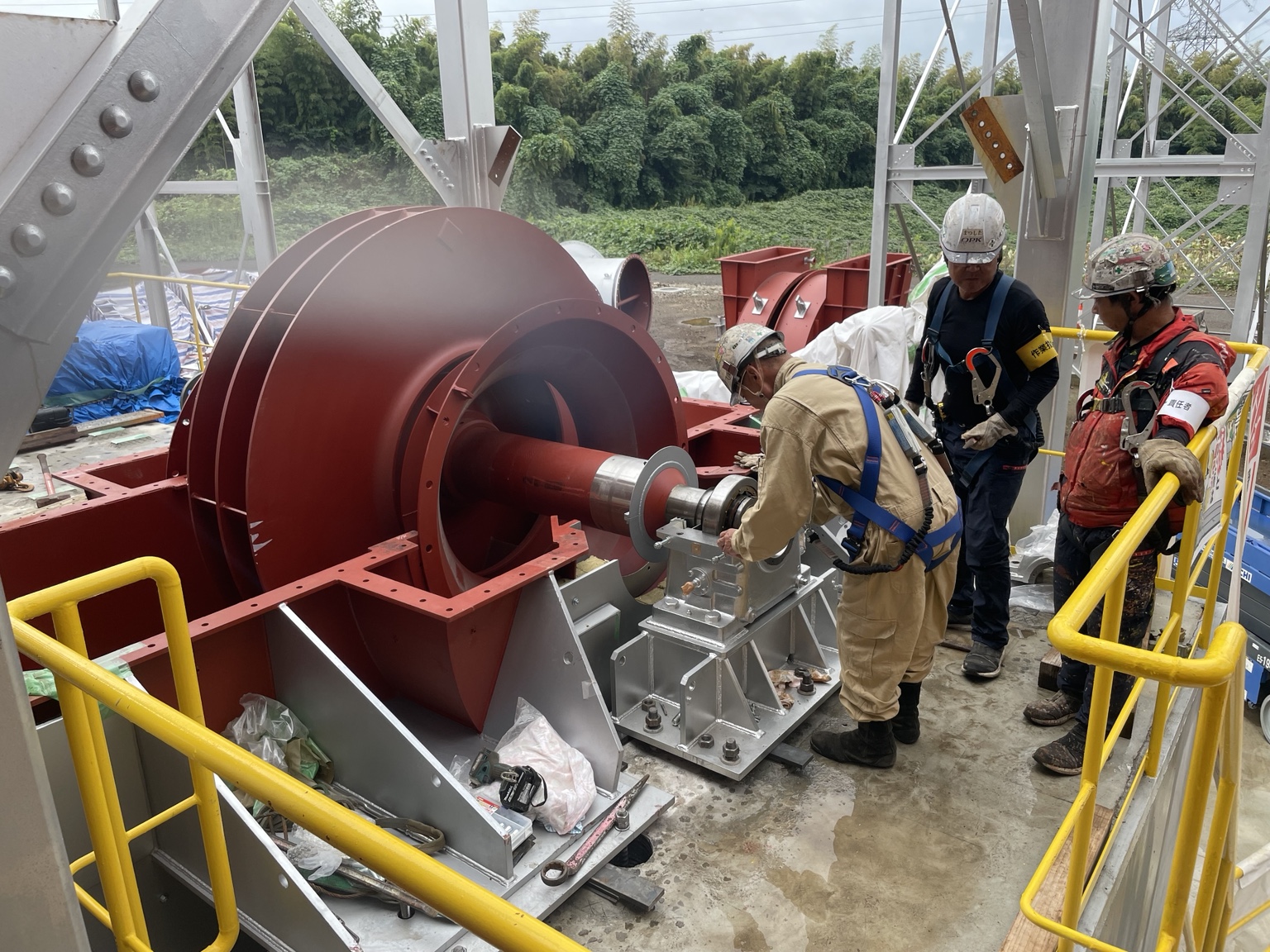 機械設備の軸周りを現地で取り付け調整する